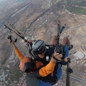 Vuelo básico en parapente biplaza en Tenerife