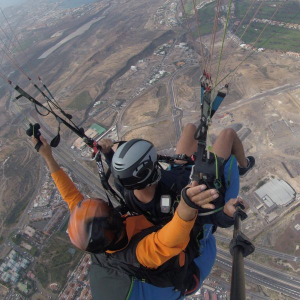 Vuelo básico en parapente biplaza en Tenerife