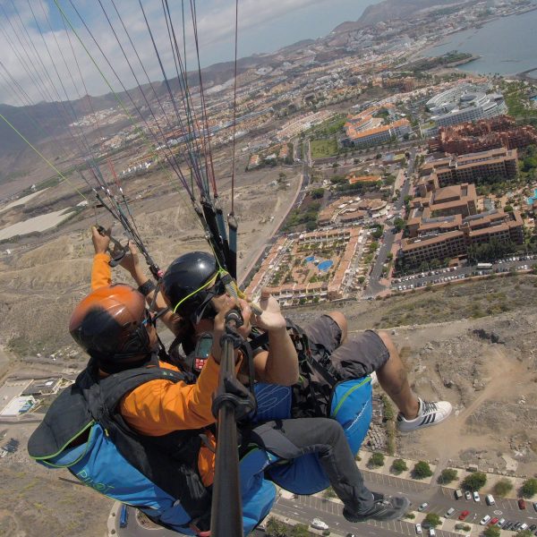 Vuelo premium en parapente biplaza en Tenerife - Image 4